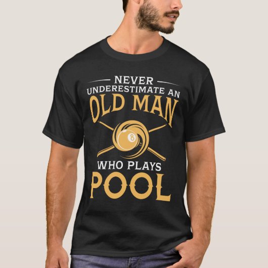 Een oud Man dat Pool speelt T-shirt (Voorkant)