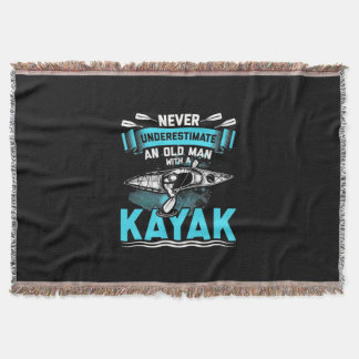 Een oud Man met een Kayak Deken