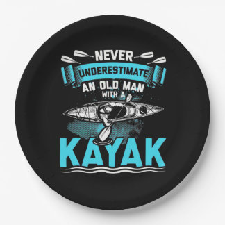 Een oud Man met een Kayak Papieren Bordje