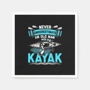 Een oud Man met een Kayak Servet