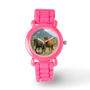 Een paar bruine IJslandse pony's Horloge