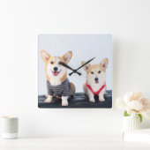 Een paar Corgis op een bank Vierkante Klok (Huis)