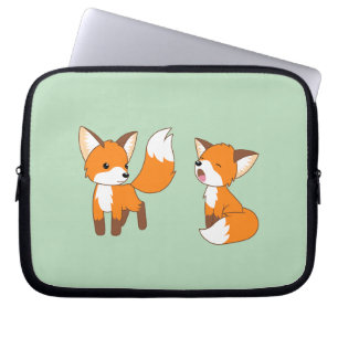 Een paar klare kleine giften op groen laptop sleeve