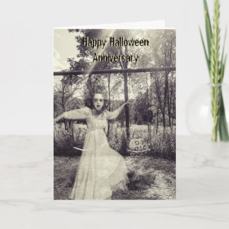 Een paar op de Zwing Halloween Jubileum Card met v Kaart