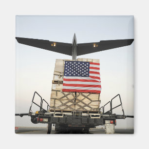 Een pallet met humanitaire hulpgoederen magneet