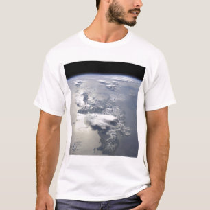 Een panoramisch uitzicht van het eiland Hispaniola T-shirt