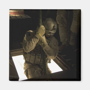 Een pararescueman van de Amerikaanse luchtmacht be Magneet