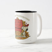 Een Peanuts Thanksgiving Tweekleurige Koffiemok (Voorkant rechts)
