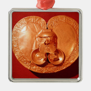 Een pectoraal met een menselijk gezicht metalen ornament
