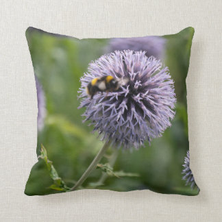 Een piloot met nog een druk klein ritje kussen