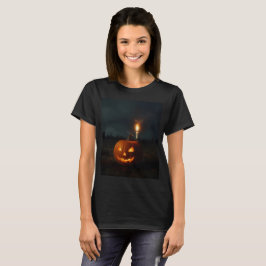 Een pompoen met een kaars erop die Halloween zegt T-shirt