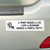 Een pooier heeft een bumpersticker (Op auto)
