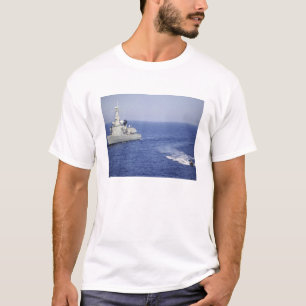 Een Portugese marine-eenheid in een opblaasbare bo T-shirt
