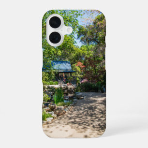 Een prachtige tuin bij Descanso Gardens iPhone 16 Hoesje