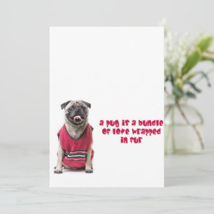 Een pug is een bundel van liefde die in vier wordt feestdagenkaart
