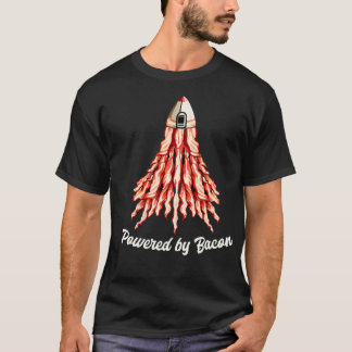 Een raketschip volledig gemaakt van spekreepjes en t-shirt