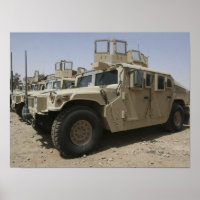 Een rij humvees van het militaire beleid van de ta
