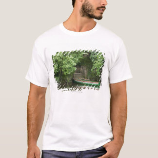 Een ringboot rende op een paar trappen langs de ku t-shirt