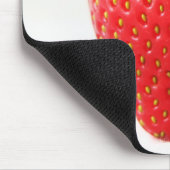 Eén rode aardbei mpcna muismat (Hoek)