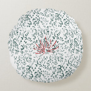 Een rode bloem op een zwarte achtergrond rond kussen