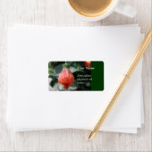 een rode opzijdige hangende bloem etiket (Insitu)