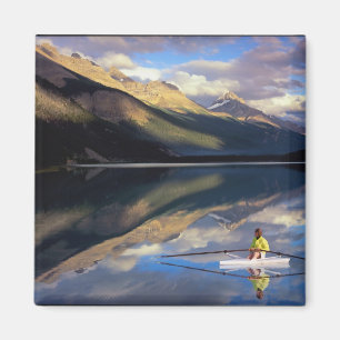 Een roeier op Banff Lake in Canada MR) Magneet