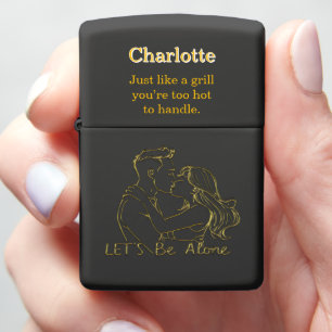 Een romantisch moment vastgelegd op een gewoonte