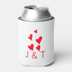 Een romantische partner die een paar initialen let blikjeskoeler