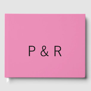 Een romantische partner die een paar initialen let gastenboek