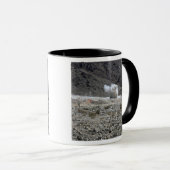 Een ronde van een AT-4 kleine raketwerper Mok (Voorkant rechts)