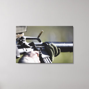Een ronde vlucht uit de kamer van een M-16A2 Canvas Afdruk