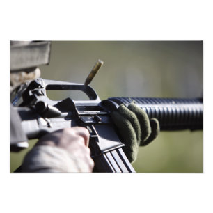 Een ronde vlucht uit de kamer van een M-16A2 Foto Afdruk