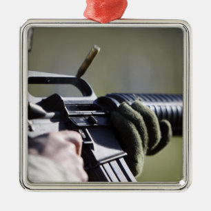 Een ronde vlucht uit de kamer van een M-16A2 Metalen Ornament