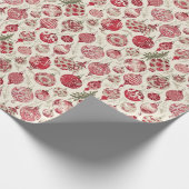 Een rood en crème kerstversiering patroon cadeaupapier (Hoek)