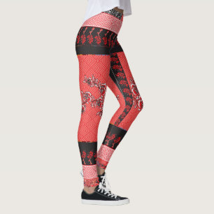 Een rood en zwart patroon met bloemen erop leggings