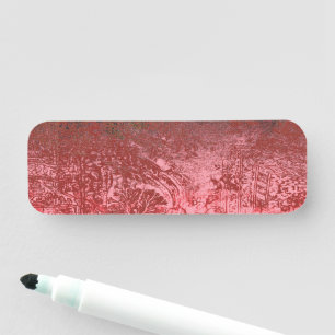 Een rood en zwart schilderij met een rode achtergr naamplaatje