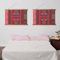 Een rood-zwart schilderij met een rood hart erop