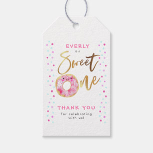 Een roze donut Birthday Party Gift Labels Cadeaulabel