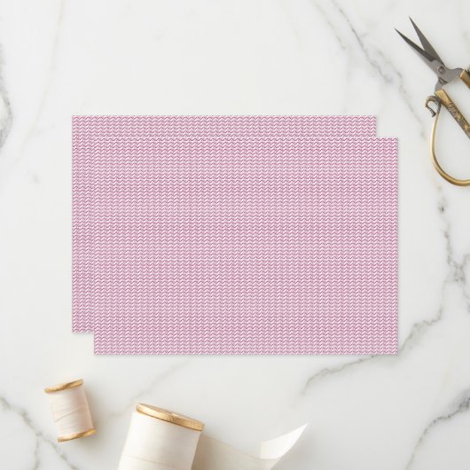 Een roze en witte achtergrond met golvende lijnen programma (Voorkant / Achterkant in situ)