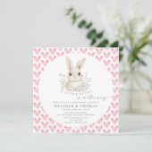 Een Roze QR Code Baby Shower met een Konijntje Kaart (Staand voorkant)