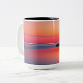 Een rustige scène tweekleurige koffie Mok (Voorkant links)