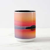 Een rustige scène tweekleurige koffie Mok (Center)