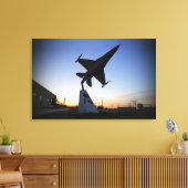 Een schaalmodel van een F-16 C die valk vecht Canvas Afdruk (Insitu (Woonkamer))