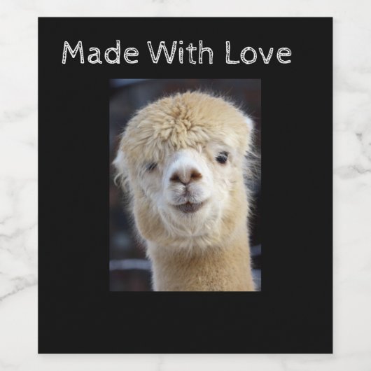 Een schattig gezicht van een alpiaca wijn etiket (Enkel label)