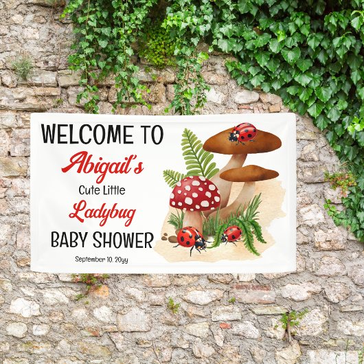 Een schattig lieveheersbeestje is op weg naar het spandoek