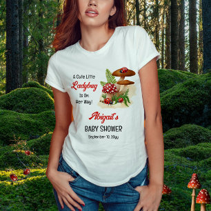 Een schattig lieveheersbeestje is op weg naar het  Tri-Blend shirt