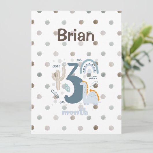 Een schattig ontwerp van 3 maanden met Dino op pas (Staand voorkant)