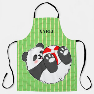 Een schattige baby panda speelt met een bal schort