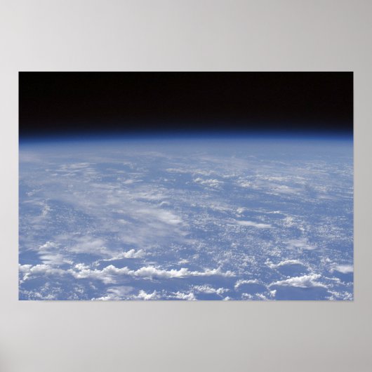 Een schuchtere uitzicht van de atmosfeer op aarde poster (Voorkant)