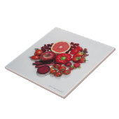 Een selectie van rode groenten en fruit. tegeltje (Zijkant)